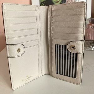♠️Tan and White Kate Spade Wallet♠️